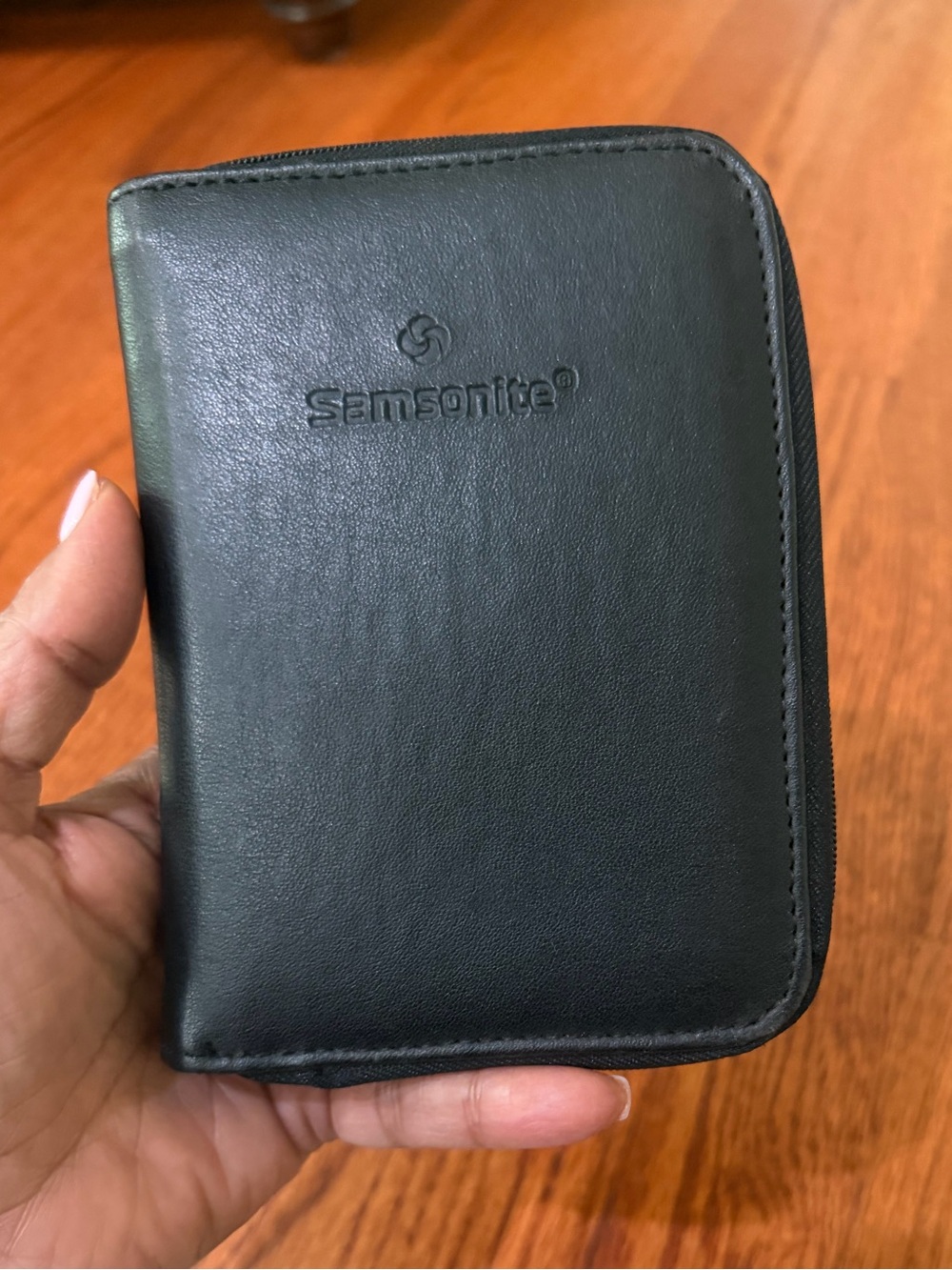 Samsonite Passport and Card Holder Zippered Wallet
